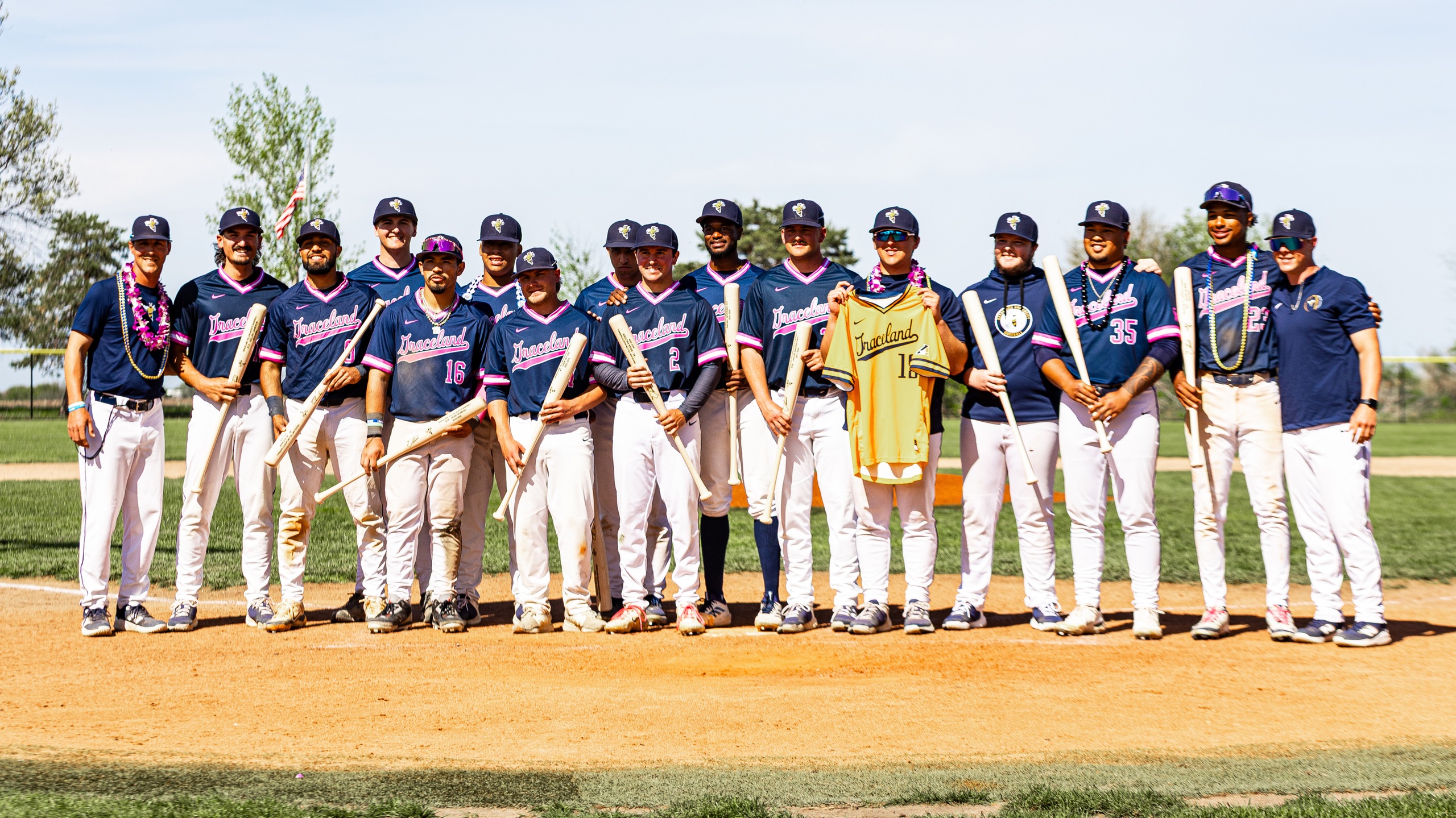 Yellowjackets Split Senior Day Doubleheader; Rally to Game Two Win