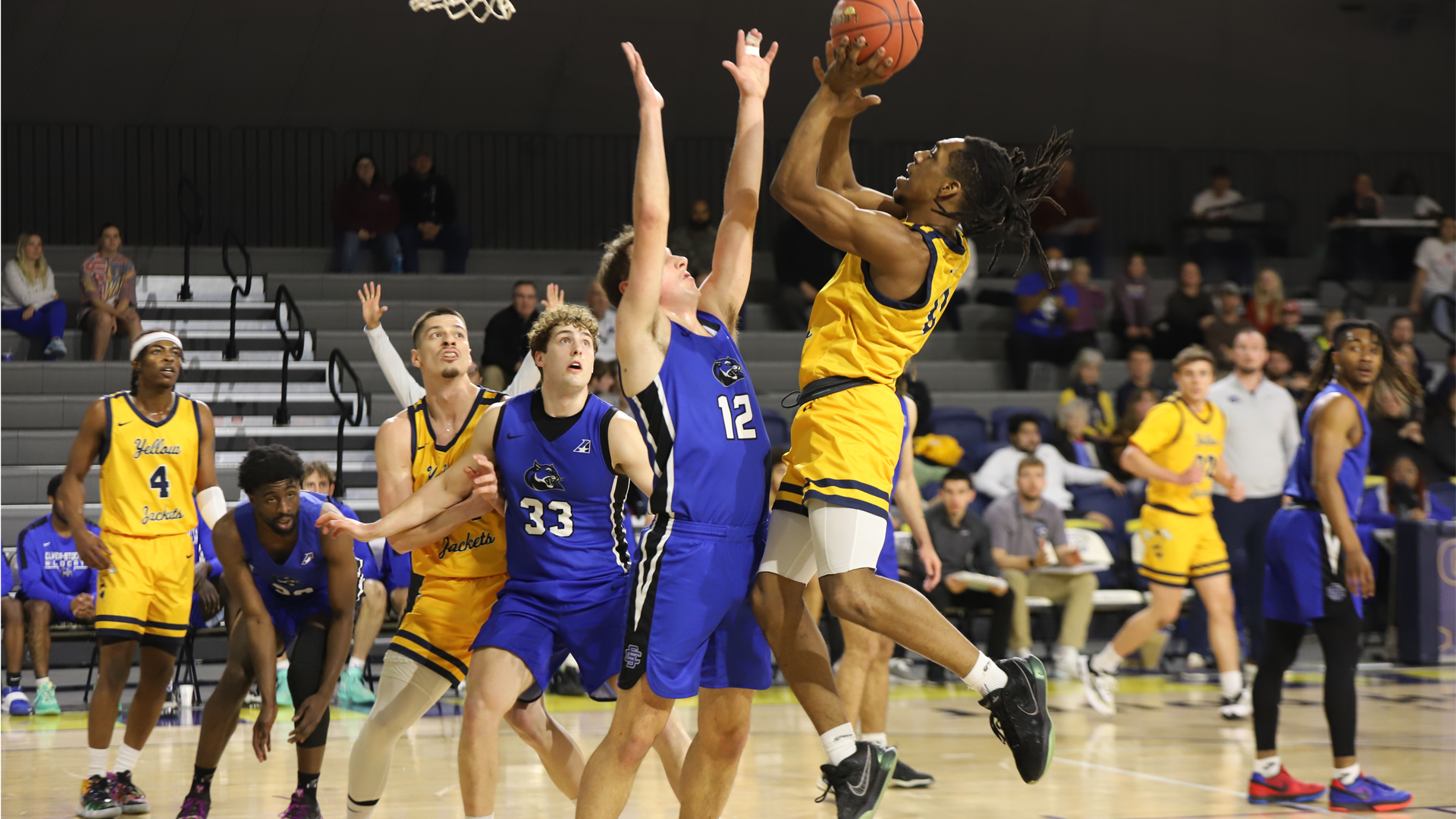 Men&rsquo;s Basketball Advances to Heart Semifinals