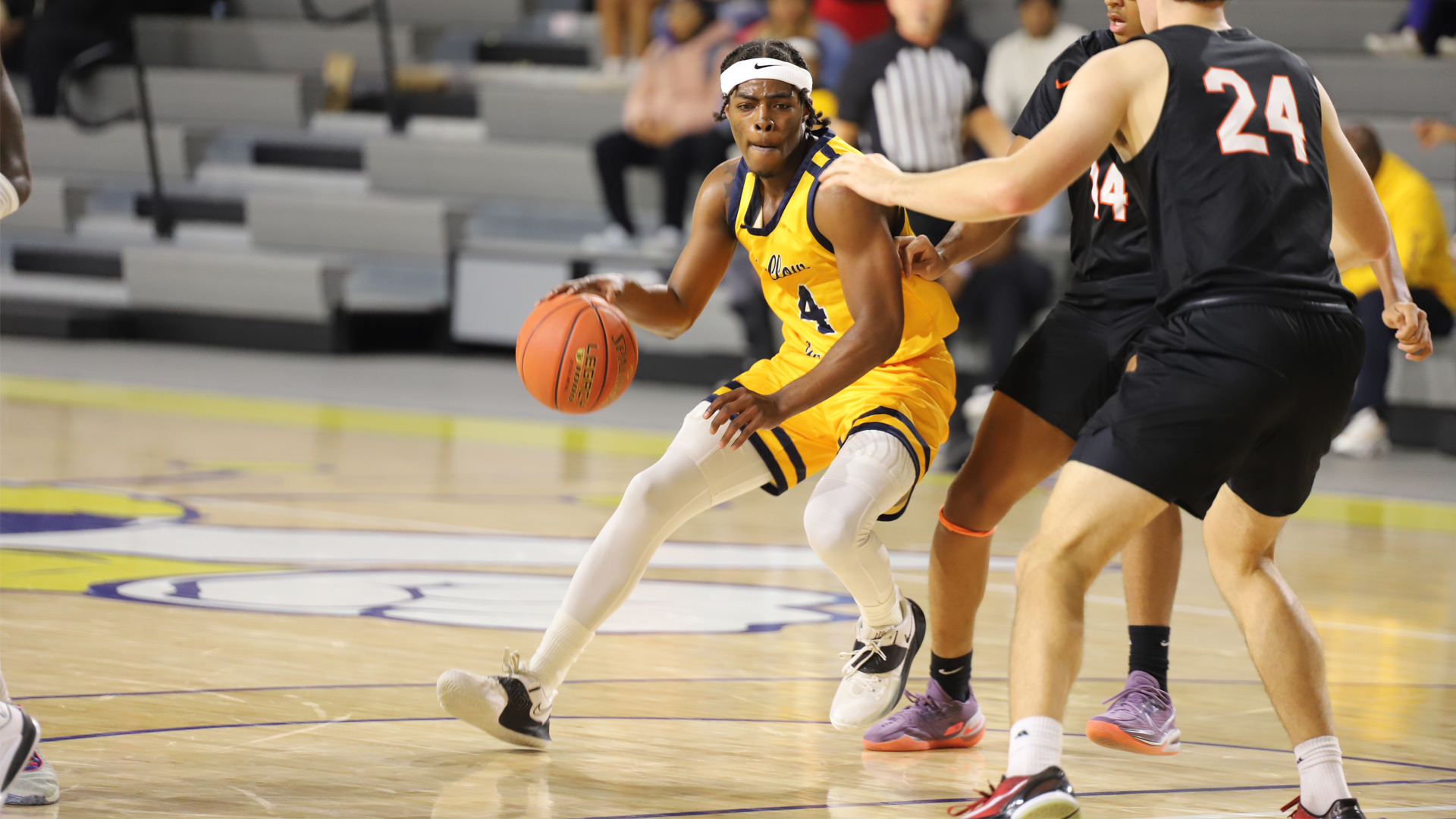 Men&rsquo;s Basketball Cruised Passed Wartburg with a Second Half Double Up on Opening Day