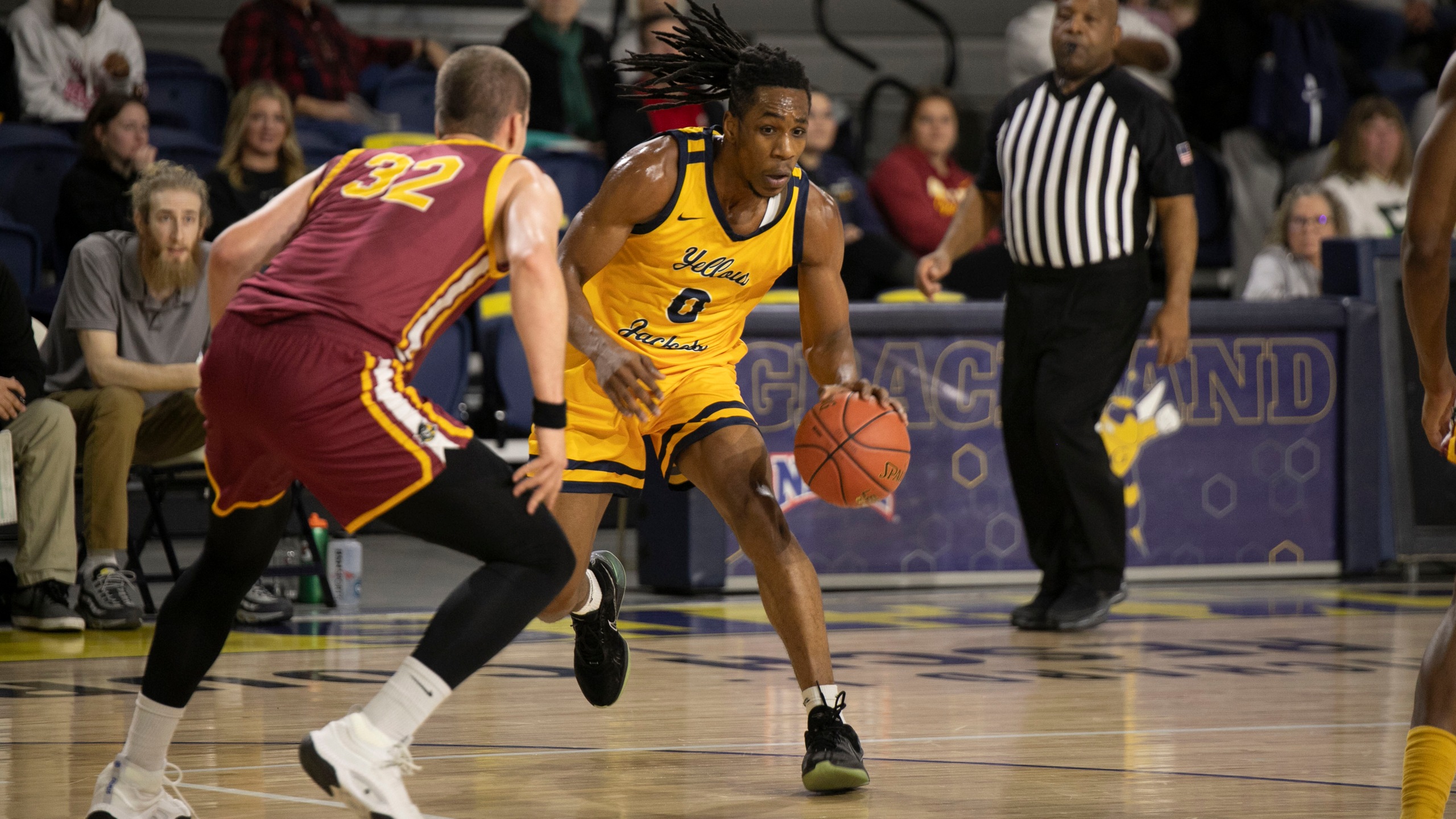 Jackets Head into Christmas Break 12-1 After Dominant Win Over Park