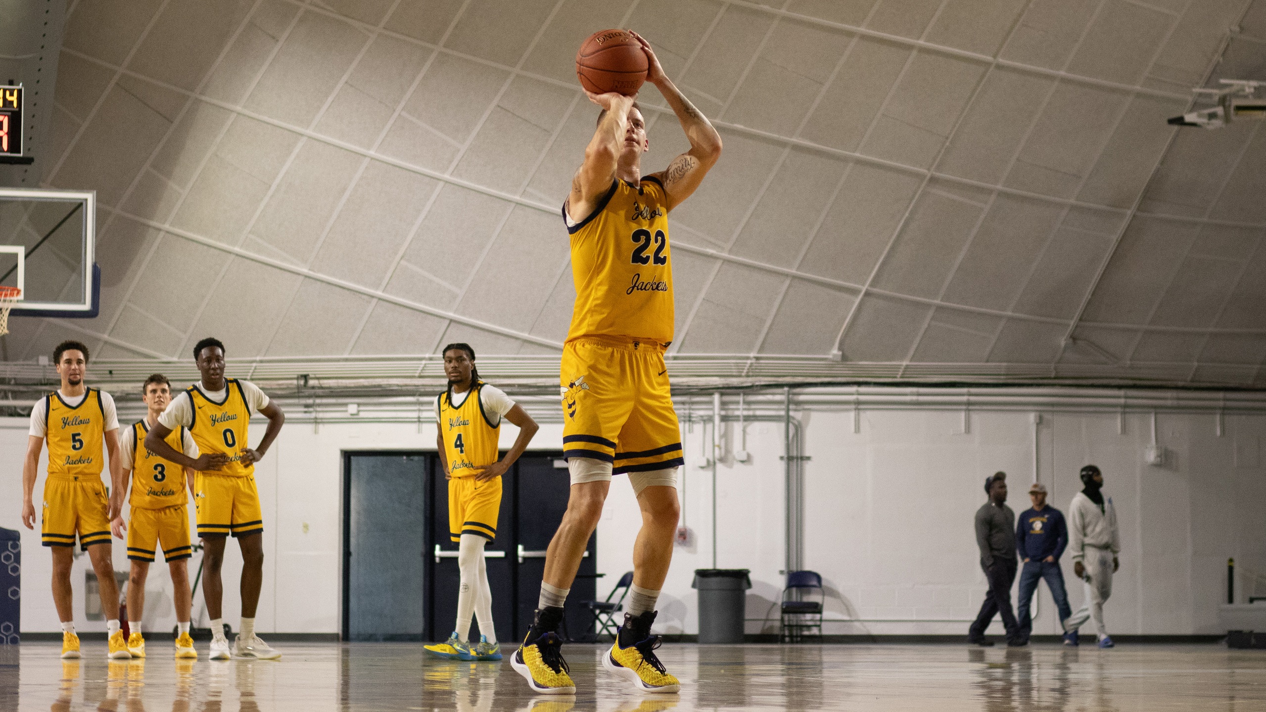 Yellowjackets Power Through Adversity to Win 10th Straight, 79&ndash;70 at Briar Cliff