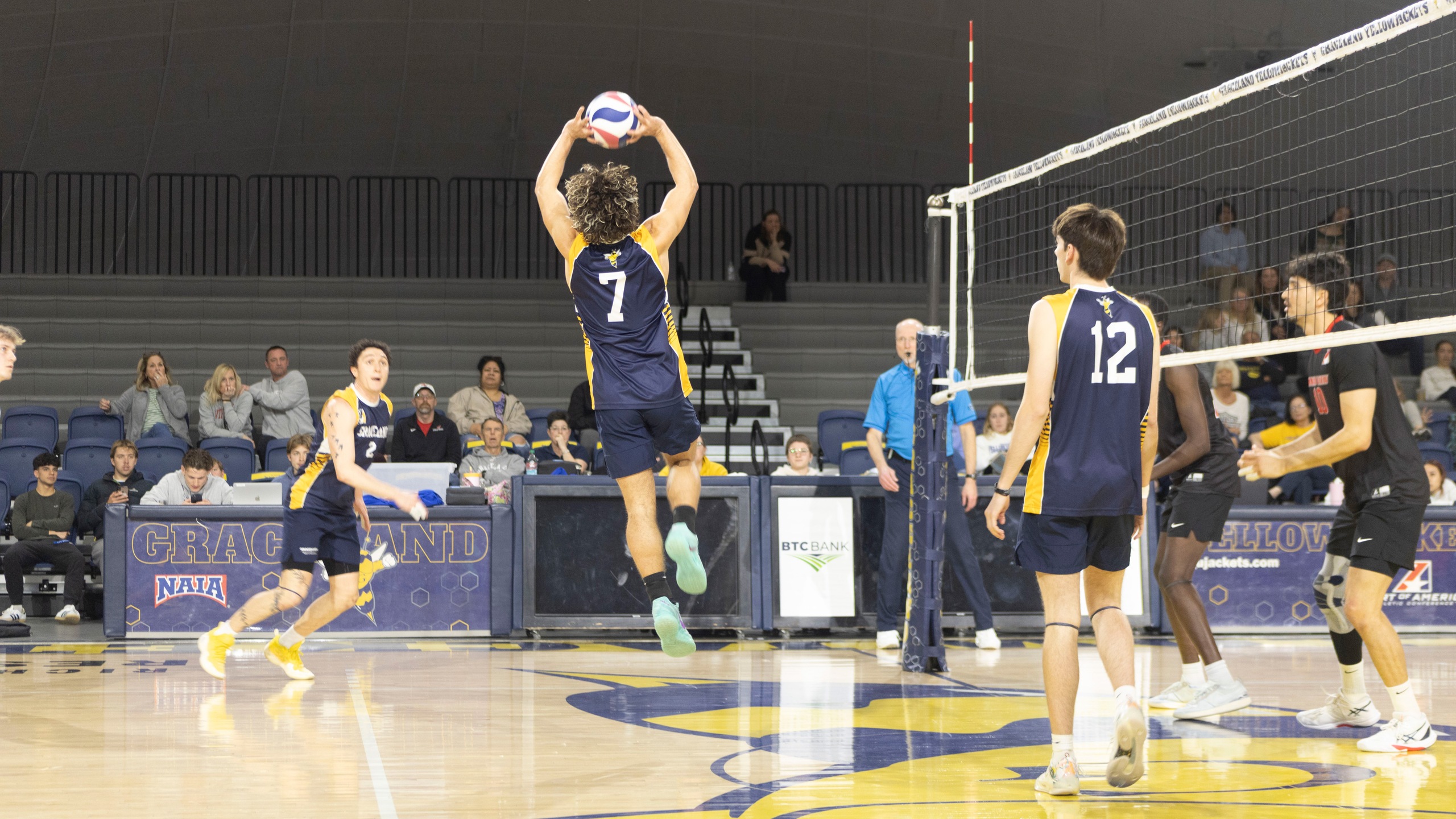 Yellowjackets Fall to Grand View in Conference Matchup