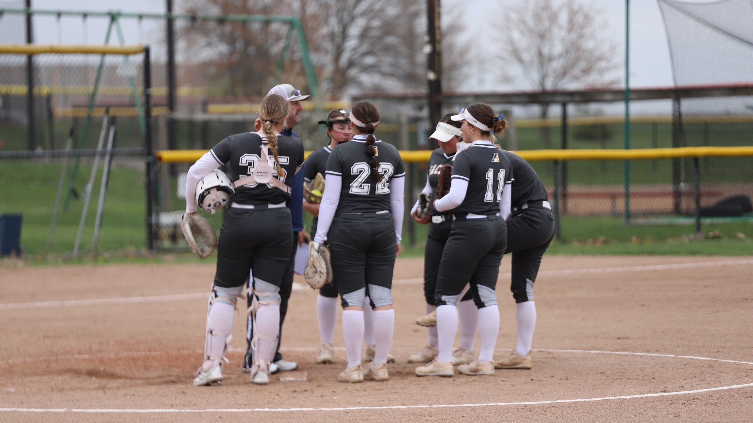Graceland Softball Drops Heart Doubleheader to William Penn