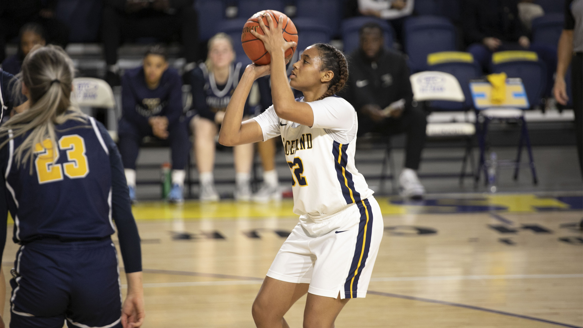 Women's Basketball Stopped by Clarke
