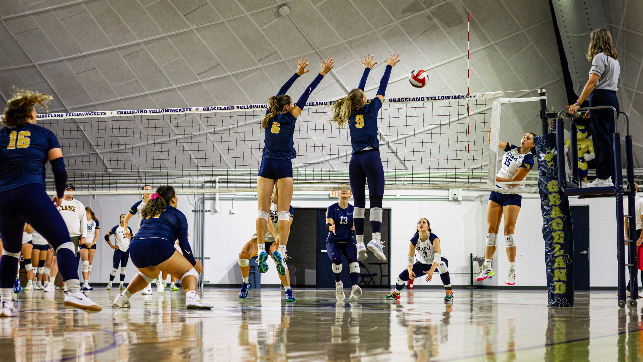 Graceland Volleyball Battles Tough in Straight-Set Loss to Baker